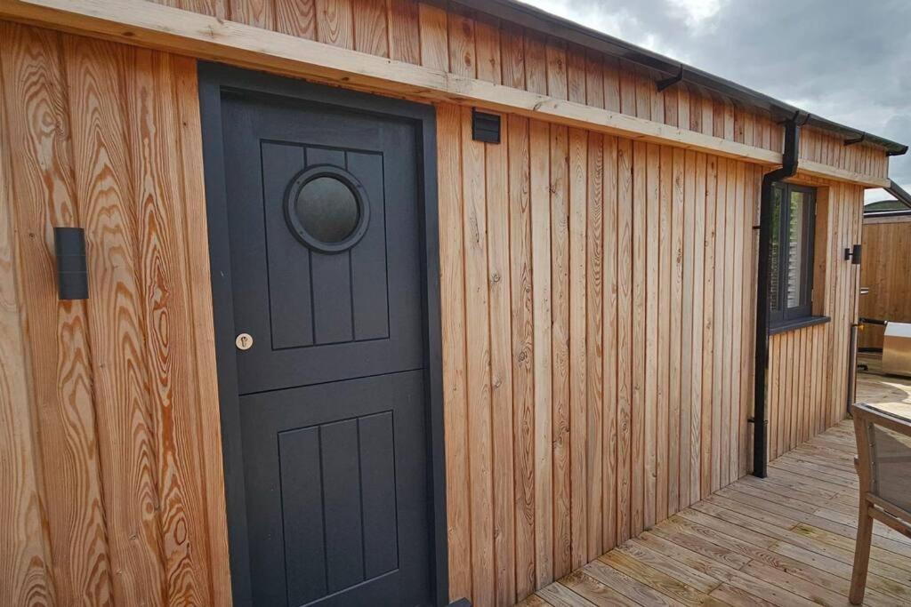 Humberston Boathouse Lodge & Hot Tub - Cleethorpes Beach Cabin Chalet Экстерьер фото